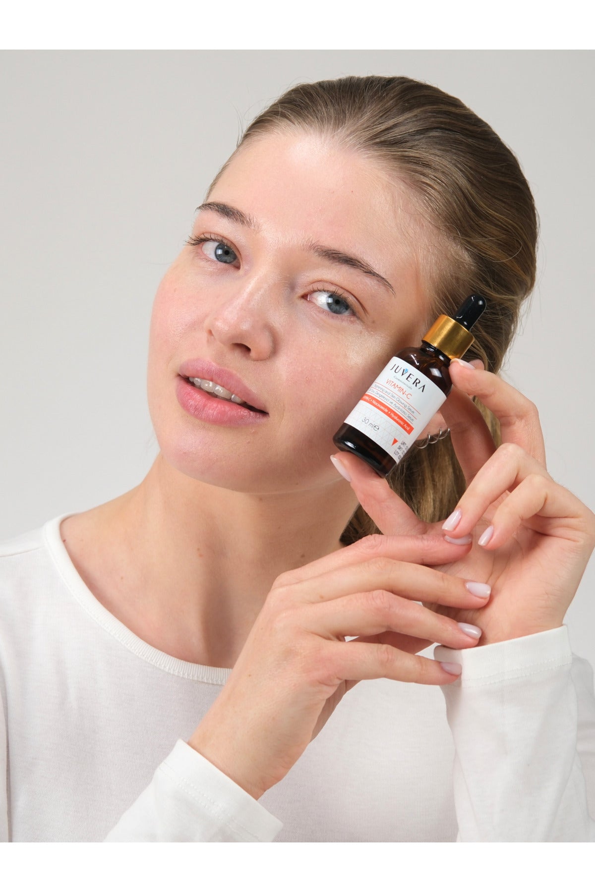 Juvera Vitamin C Cilt Tonu Dengeleyici ve Aydınlatıcı Serum 30 ml – C vitamini içerikli cilt tonu dengeleyici ve aydınlatıcı serum